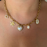 Collier AURORE – Breloques florales et cœur nacré en acier inoxydable