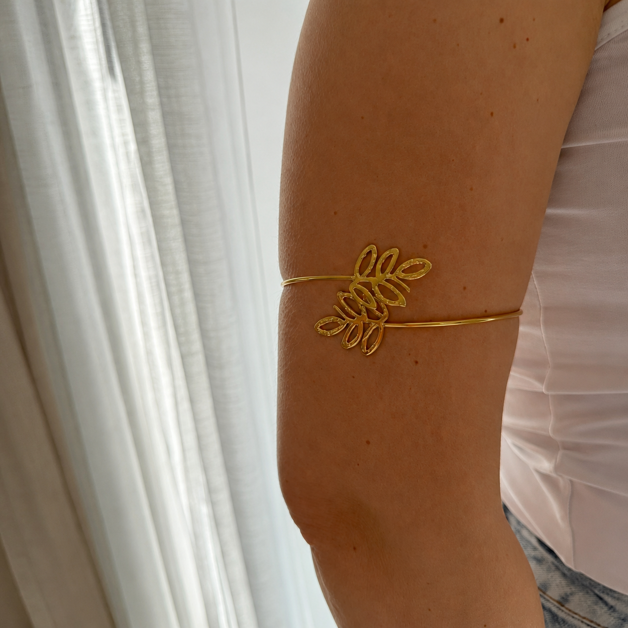 Bracelet de bras KAMILA - Feuille dorée en acier inoxydable