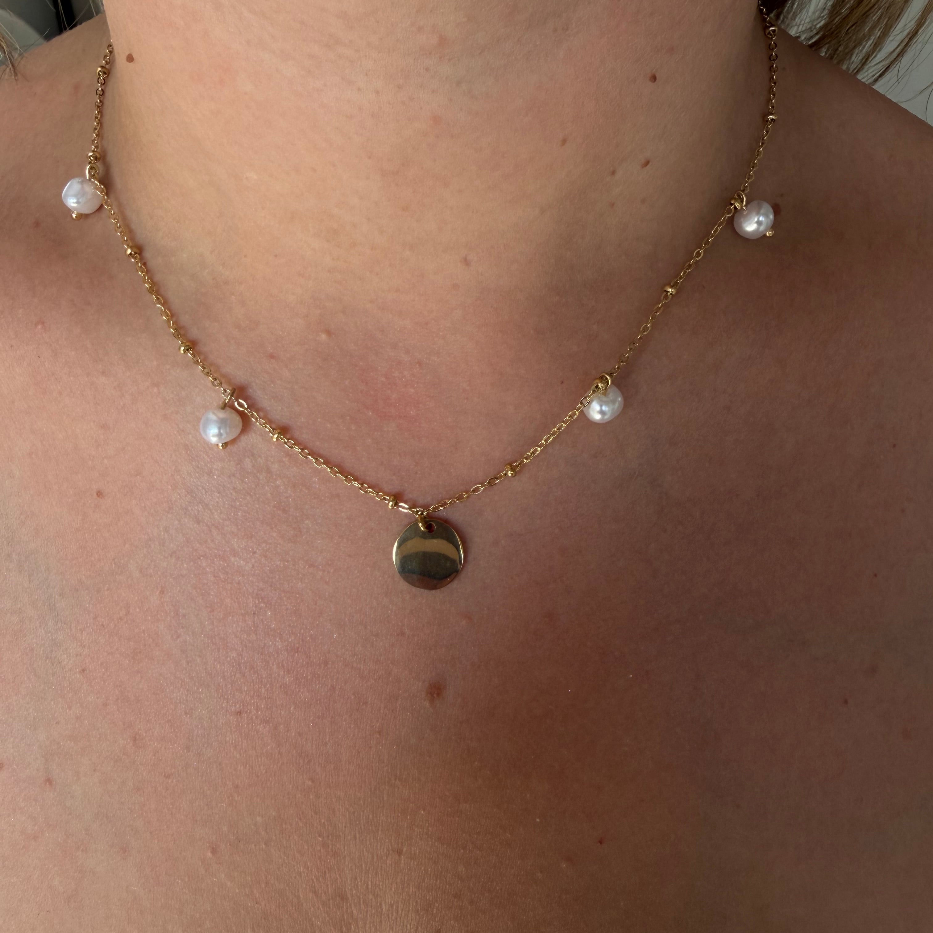 Collier SOLÈNE – Médaille à graver et perles en acier inoxydable