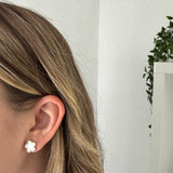 Boucles d’oreilles IRIS – Trèfles noirs ajourés en acier inoxydable