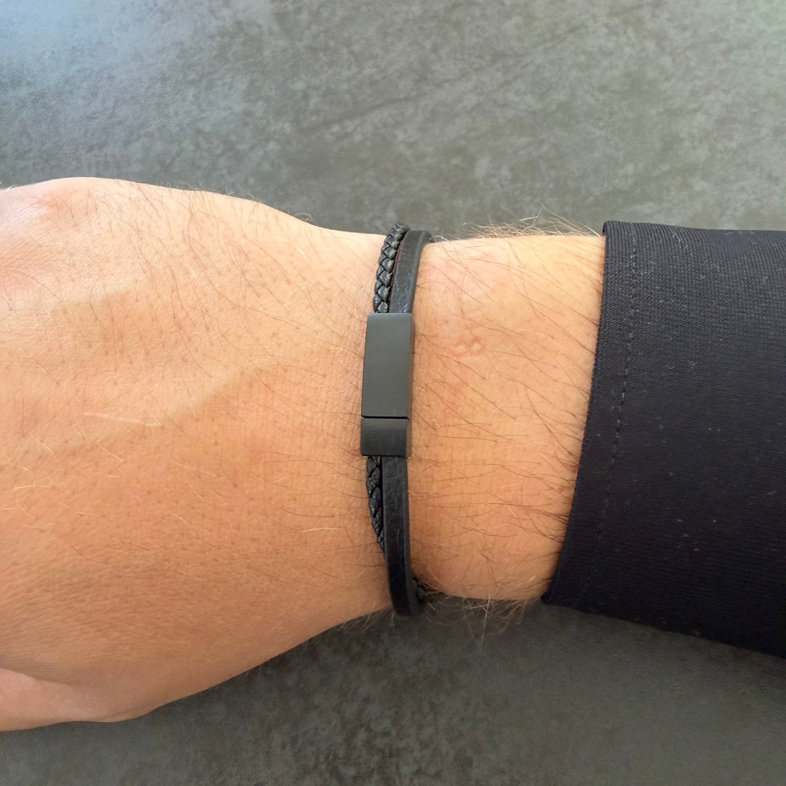 Bracelet NOAH - en acier inoxydable noir et cuir véritable