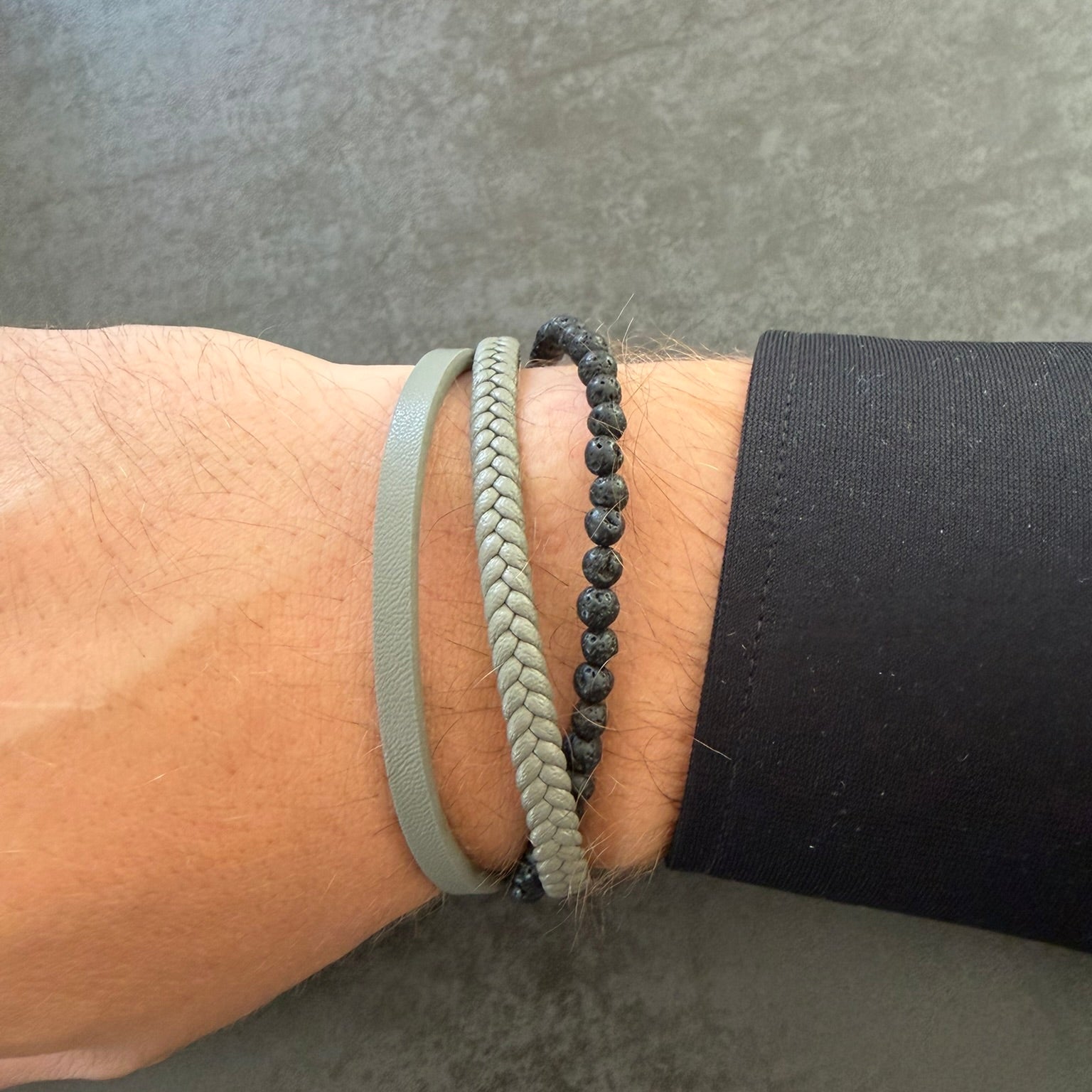 Bracelet HUGO - Cuir gris, pierres de lave et acier inoxydable noir