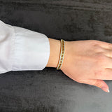 Bracelet AYA – Jonc doré ajouré motif trèfle avec strass