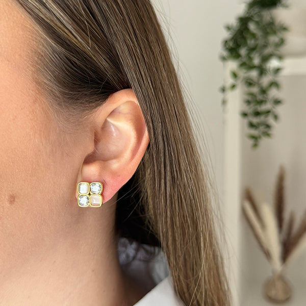 Boucles d’oreilles CHLOÉ – Clous losange dorés strassés avec pierres